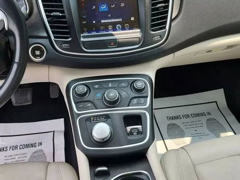 Used 2017 Chrysler 200 Limited Platinum FWD image 11