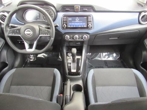 Used 2024 Nissan Versa SV image 3