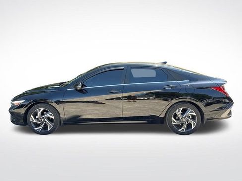 Used 2024 Hyundai Elantra Limited FWD image 2