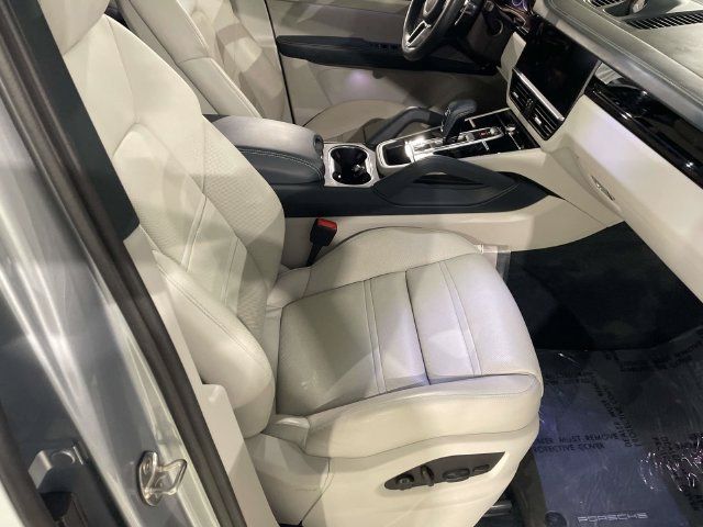 Certified 2022 Porsche Cayenne AWD/4WD image 23