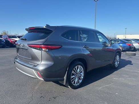 Used 2023 Toyota Highlander Platinum image 5