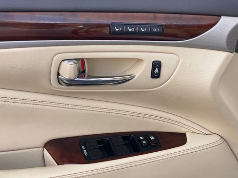 Used 2017 Lexus LS 460 image 39