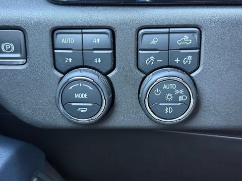 Certified 2023 Chevrolet Silverado 1500 High Country w/ High Country Premium Package AWD/4WD image 38