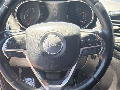 Used 2020 Jeep Grand Cherokee Altitude RWD image 12