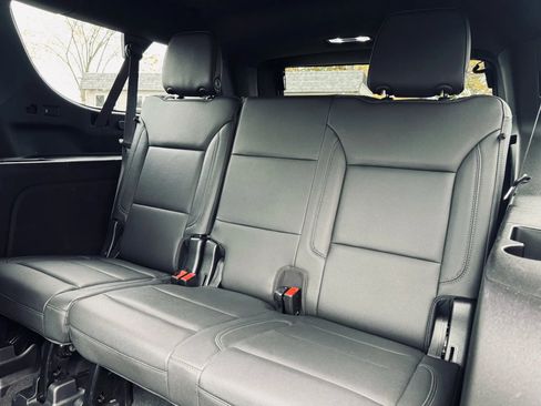 Used 2022 Chevrolet Suburban Z71 w/ Z71 Off-Road Package image 40