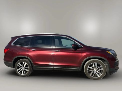 Used 2018 Honda Pilot Touring image 3