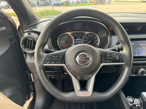 Used 2019 Nissan Kicks S image 20