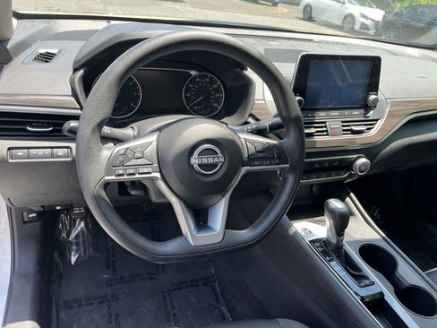 Used 2025 Nissan Altima 2.5 SV FWD image 28