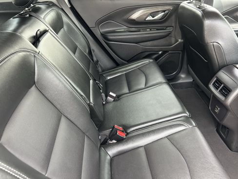 Used 2024 GMC Terrain SLT AWD/4WD image 14