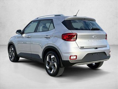 Used 2024 Hyundai Venue SEL image 13