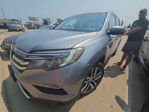 Used 2016 Honda Pilot Touring image 4