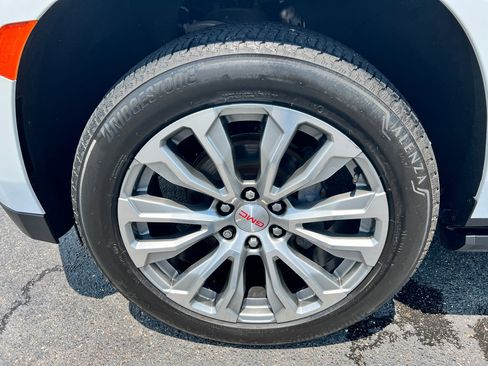 Used 2021 GMC Yukon Denali w/ Denali Premium Package image 37