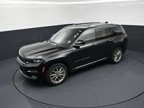 Used 2023 Jeep Grand Cherokee Summit AWD/4WD image 14