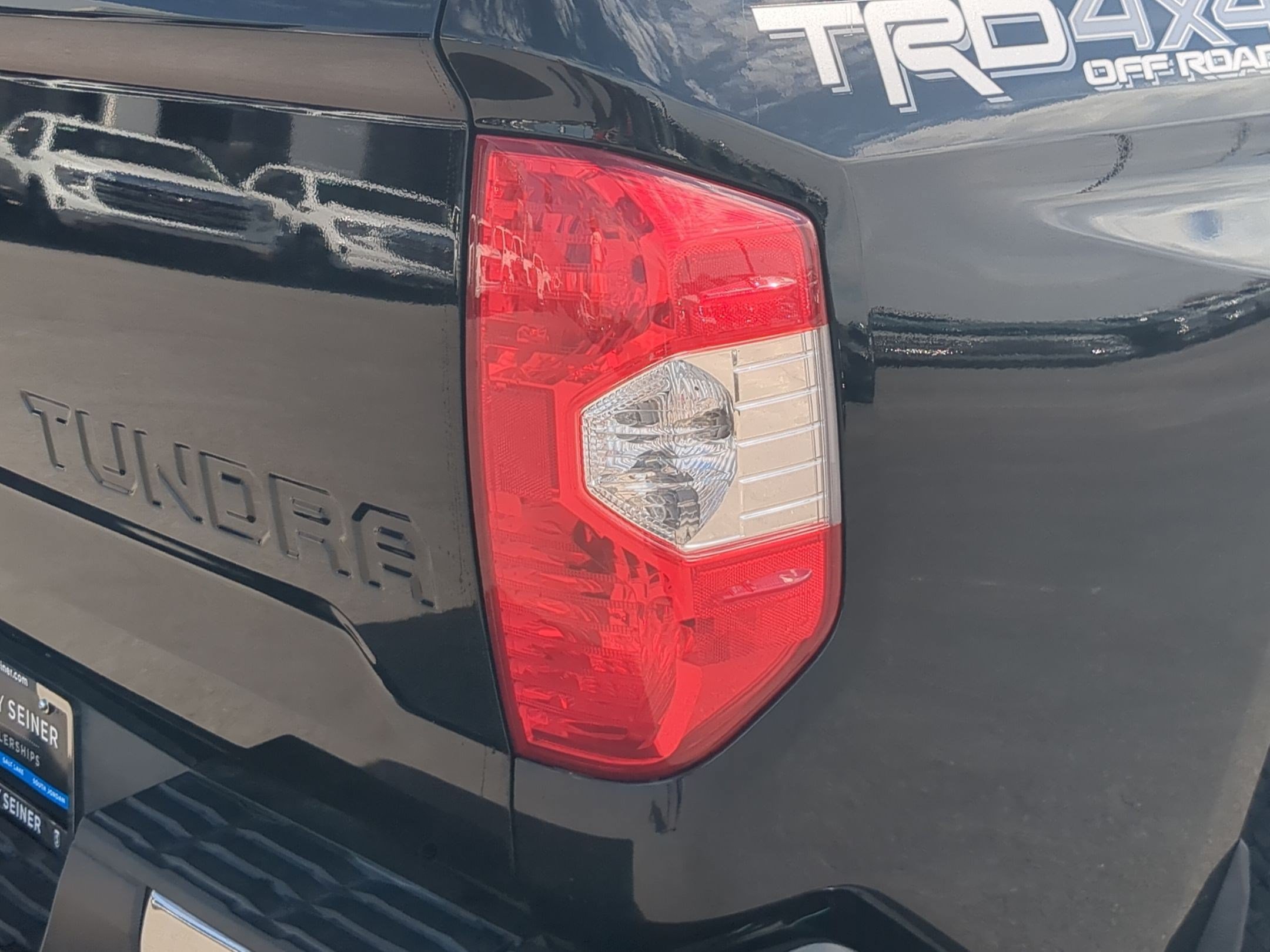 Used 2018 Toyota Tundra SR5 w/ TRD Off Road Package AWD/4WD image 12