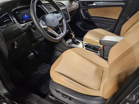 Used 2022 Volkswagen Tiguan SE FWD image 9