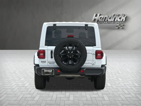 Used 2025 Jeep Wrangler Unlimited Sahara AWD/4WD image 9