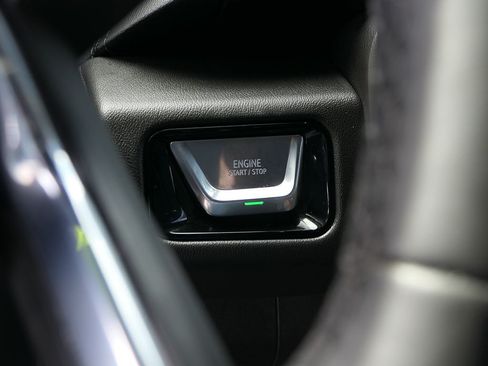 Used 2025 GMC Yukon XL Denali RWD image 16