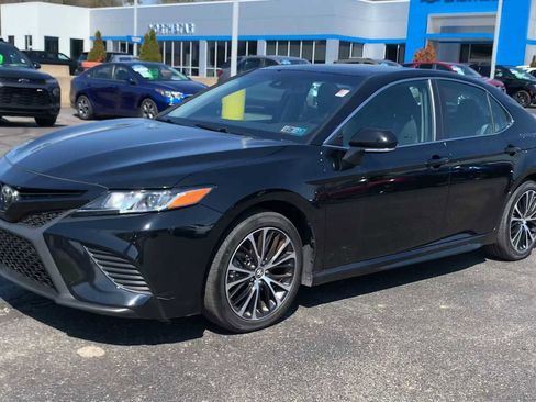 Used 2019 Toyota Camry SE w/ Convenience Package image 4