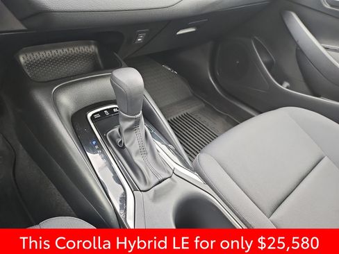Used 2025 Toyota Corolla LE FWD image 24