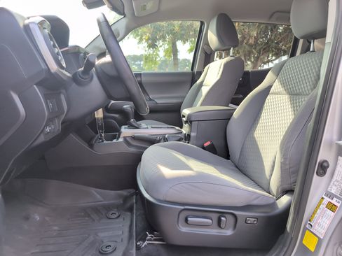 Used 2022 Toyota Tacoma SR5 w/ Technology Package AWD/4WD image 15
