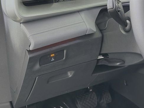 New 2026 Volkswagen Tiguan SE FWD image 10