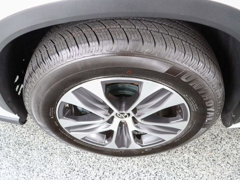 Used 2021 Toyota Highlander XLE image 11