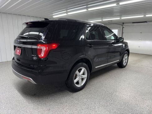 Used 2017 Ford Explorer XLT AWD/4WD image 6