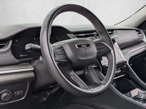 Used 2023 Jeep Grand Cherokee Laredo RWD image 7