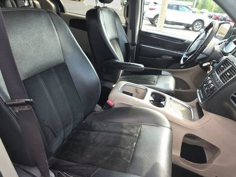 Used 2017 Dodge Grand Caravan SXT FWD image 15