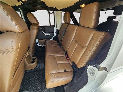 Used 2015 Jeep Wrangler Unlimited Sahara w/ Connectivity Group AWD/4WD image 18