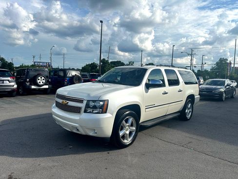 Used 2014 Chevrolet Suburban LTZ image 7