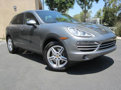 Used 2014 Porsche Cayenne Platinum Edition image 1