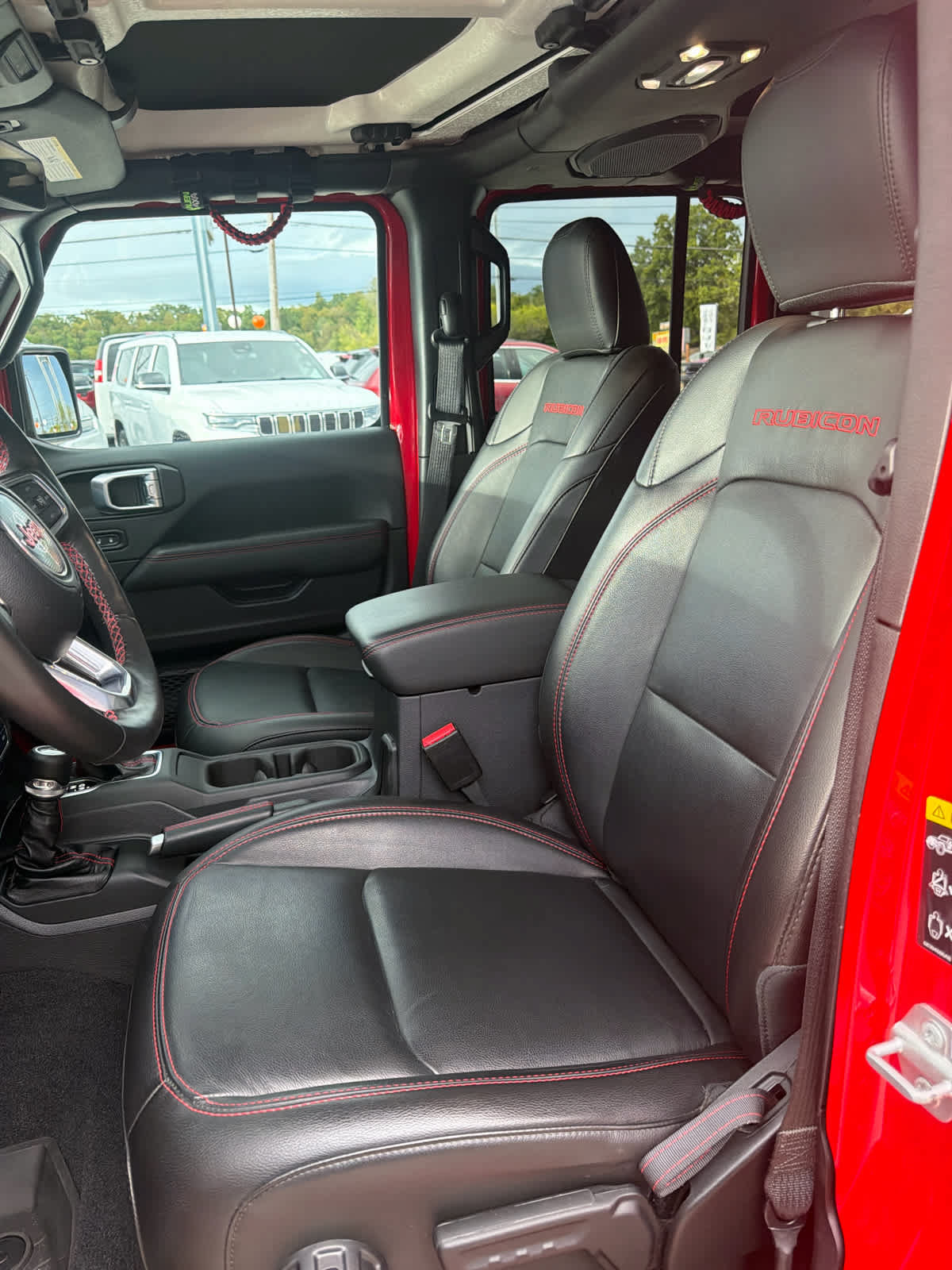 Used 2023 Jeep Wrangler Unlimited Rubicon w/ LED Lighting Group AWD/4WD image 12