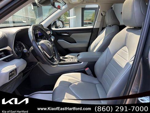Used 2023 Toyota Highlander XLE AWD/4WD image 28