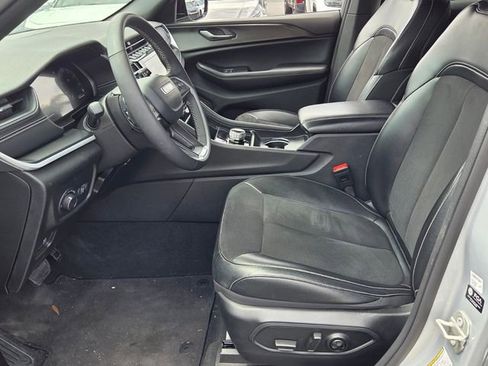 Certified 2024 Jeep Grand Cherokee Altitude image 4