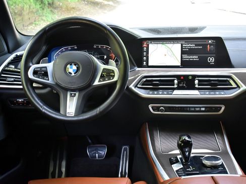 Used 2022 BMW X5 xDrive40i w/ M Sport Package AWD/4WD image 21
