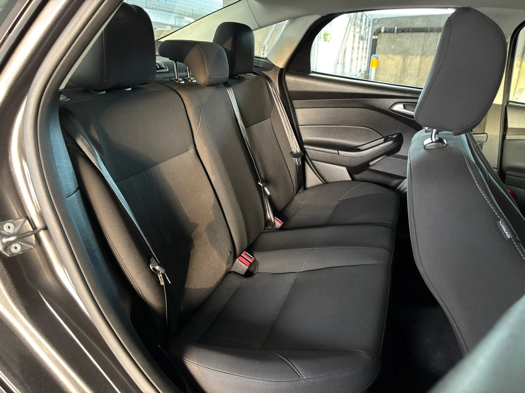 Used 2016 Ford Focus SE w/ SE Cold Weather Package FWD image 23