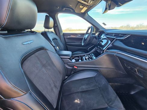 Used 2022 Jeep Grand Cherokee Trailhawk image 23