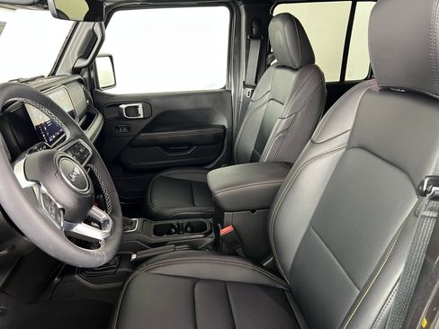 Used 2025 Jeep Wrangler Unlimited Sahara AWD/4WD image 16