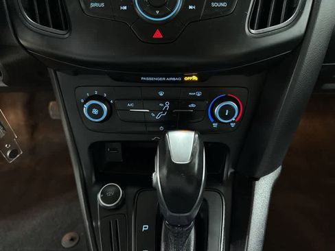 Used 2016 Ford Focus SE w/ SE Power Seat Package image 21