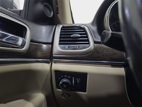 Used 2014 Jeep Grand Cherokee Limited w/ Luxury Group II image 29