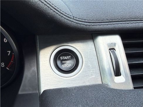 Used 2017 Land Rover Range Rover Evoque SE Premium image 36