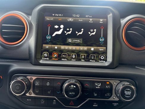 Used 2021 Jeep Gladiator Mojave AWD/4WD image 15