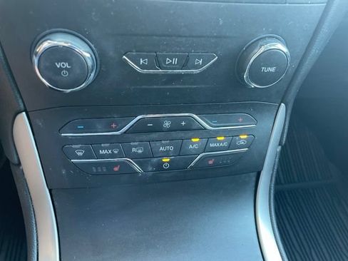Used 2019 Ford Edge SEL w/ Equipment Group 201A AWD/4WD image 40