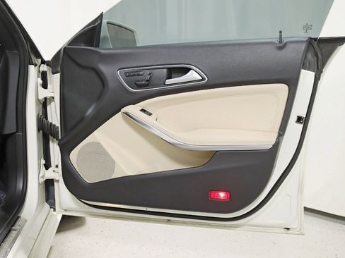 Used 2015 Mercedes-Benz CLA 250 CLA 250 image 28