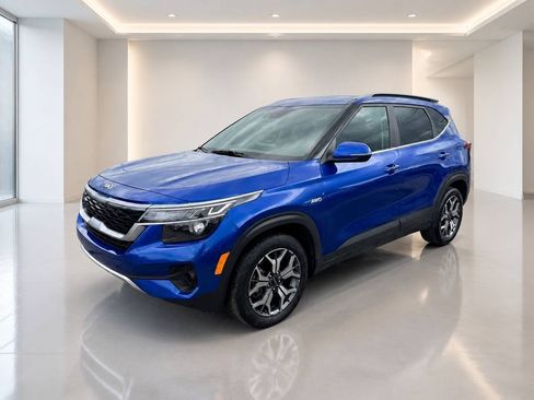 Used 2023 Kia Seltos EX AWD/4WD image 2