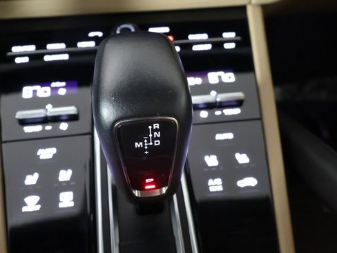 Used 2022 Porsche Cayenne GTS image 57