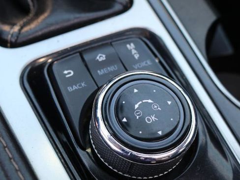 Used 2017 Nissan Maxima Platinum image 15