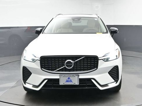 Used 2023 Volvo XC60 B5 Plus w/ Climate Package AWD/4WD image 3