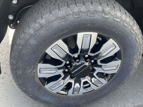 Used 2025 GMC Sierra 2500 Denali w/ Denali Reserve Package AWD/4WD image 11